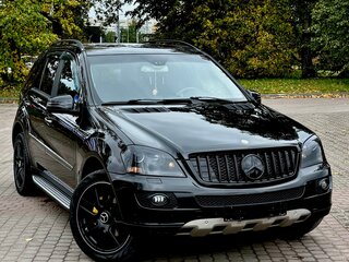 2005 Mercedes-Benz M-Класс 500 II (W164), чёрный, 1449000 рублей, вид 3