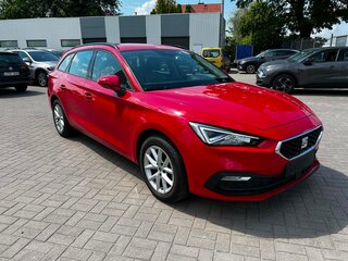 2023 SEAT Leon IV, пурпурный, 1479000 рублей, вид 1