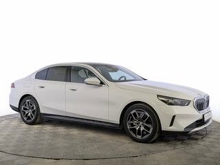 2023 BMW 5 серии 520i VIII (G60/G61/G68), белый, 5850000 рублей, вид 3