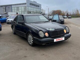 1999 Mercedes-Benz E-Класс 240 II (W210, S210), чёрный, 230000 рублей, вид 1