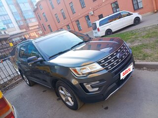 2017 Ford Explorer V Рестайлинг, серый, 2700000 рублей, вид 3