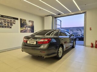 2013 Toyota Camry VII (XV50), серый, 1650000 рублей, вид 4