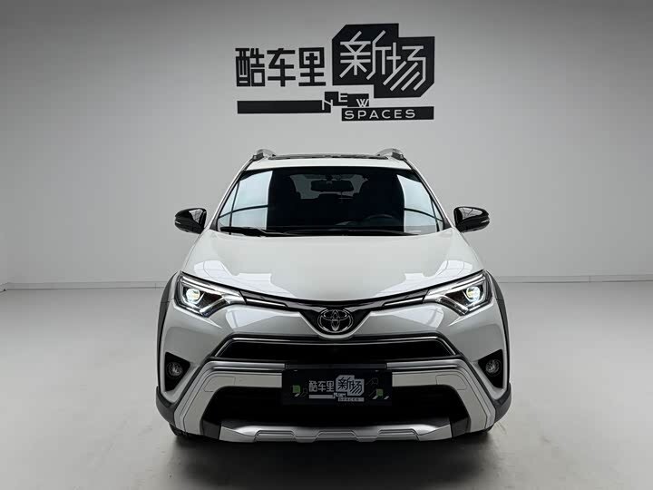 Открыть фотографии: Toyota RAV4 IV (XA40) Рестайлинг