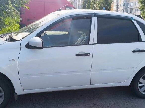 2019 Lada (ВАЗ) Granta I Рестайлинг, белый, 420000 рублей - вид 3