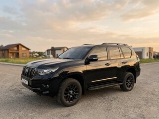 2022 Toyota Land Cruiser Prado 150 Series Рестайлинг 3, чёрный, 8050000 рублей, вид 4