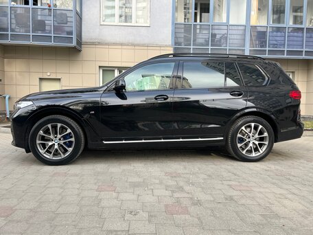 2020 BMW X7 40i I (G07), чёрный, 5289000 рублей, вид 2