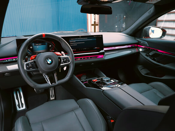 2025 BMW M5 VII (G90), красный, 20000000 рублей - вид 14