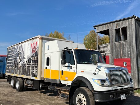 2005 International 4000 Series, белый, 2250000 рублей, вид 1