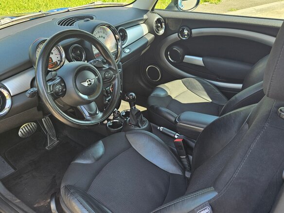 2011 Mini Hatch Cooper S II (R56) Рестайлинг, голубой, 1100000 рублей - вид 16