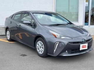 2022 Toyota Prius IV Рестайлинг (XW50), серебристый, 1700000 рублей, вид 2