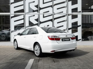 2015 Toyota Camry VII (XV50) Рестайлинг, белый, 1774000 рублей, вид 2