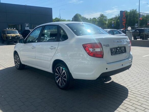 2026 Lada (ВАЗ) Granta I Рестайлинг, белый, 1285000 рублей - вид 9