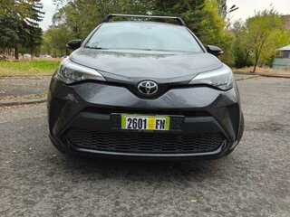 2022 Toyota C-HR I Рестайлинг, серебристый, 2780000 рублей, вид 2