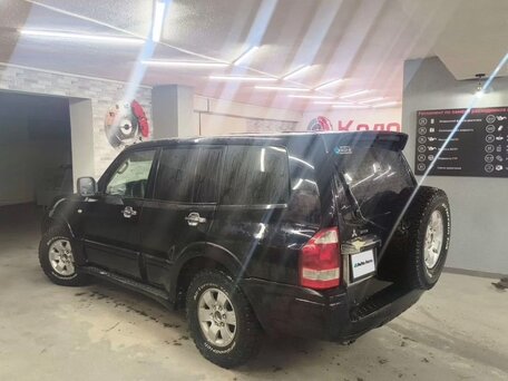 2006 Mitsubishi Pajero III Рестайлинг, чёрный, 1000000 рублей, вид 3
