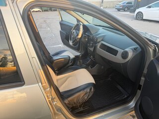 2011 Renault Sandero I, бежевый, 480000 рублей, вид 2
