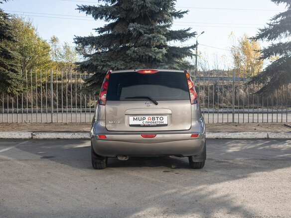2013 Nissan Note I Рестайлинг, коричневый, 700000 рублей - вид 5