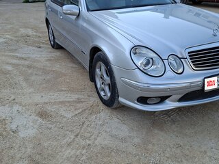 2004 Mercedes-Benz E-Класс 320 III (W211, S211), серебристый, 1300000 рублей, вид 3