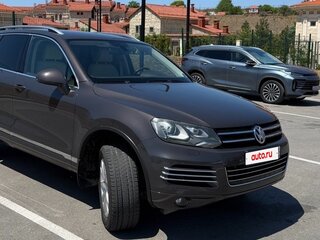 2010 Volkswagen Touareg II, серый, 1850000 рублей, вид 2