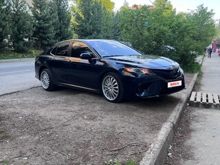 2018 Toyota Camry US Market VIII (XV70), зелёный, 2300000 рублей, вид 3