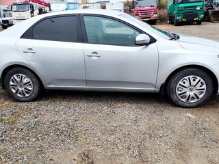2010 Kia Cerato 6-speed II, серебристый, 720000 рублей, вид 2