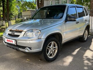 2011 Chevrolet Niva I Рестайлинг, серебристый, 285000 рублей, вид 1