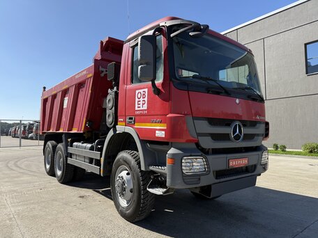 2018 Mercedes-Benz Actros, красный, 9980000 рублей, вид 1