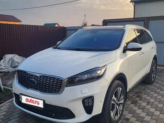2018 Kia Sorento III Prime Рестайлинг, белый, 2100000 рублей, вид 1