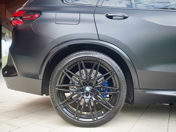 2023 BMW X5 M Competition III (F95) Рестайлинг, чёрный - вид 16