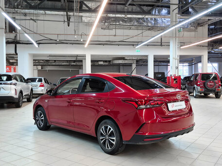 2021 Hyundai Solaris II Рестайлинг, красный, 1420000 рублей, вид 4