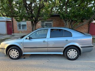 2002 Skoda Octavia I (A4) Рестайлинг, серый, 360000 рублей, вид 3