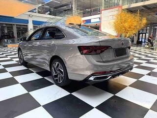 2022 Volkswagen Sagitar III Рестайлинг, золотистый, 1650000 рублей, вид 3