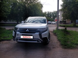 2014 Mitsubishi Outlander III, белый, 1850000 рублей, вид 3
