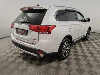 2016 Mitsubishi Outlander III Рестайлинг 2, белый, 1529000 рублей, вид 5