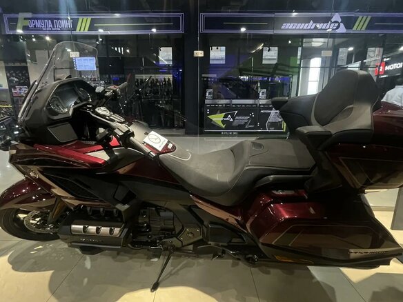 2025 Honda GL 1800 Gold Wing, пурпурный, 3900000 рублей - вид 2