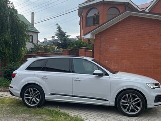 2020 Audi Q7 45 TDI II (4M) Рестайлинг, белый, 6500000 рублей, вид 4