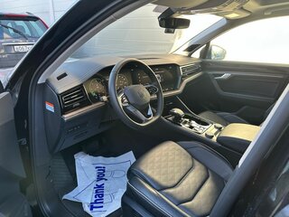 2024 Volkswagen Touareg III Рестайлинг, чёрный, 10699000 рублей, вид 5