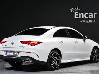 2021 Mercedes-Benz CLA 180 II (C118, X118), белый, 2000000 рублей, вид 3