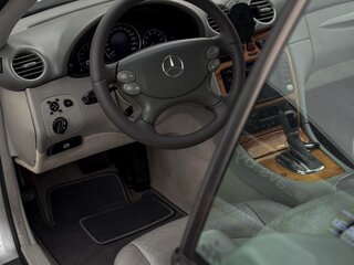 2003 Mercedes-Benz CLK-Класс 320 II (W209), серебристый, 525000 рублей, вид 4