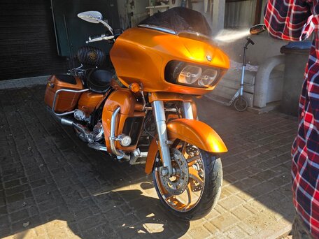 2015 Harley-Davidson Road Glide, золотистый, 1300000 рублей, вид 1