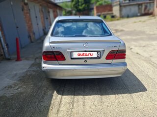 2001 Mercedes-Benz E-Класс 240 II (W210, S210) Рестайлинг, серебристый, 1375000 рублей, вид 4