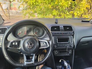 2016 Volkswagen Polo V Рестайлинг, коричневый, 699999 рублей, вид 4