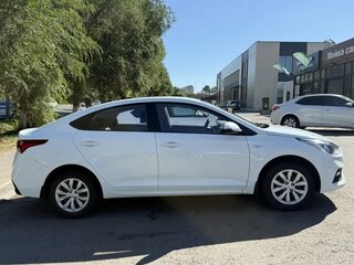 2018 Hyundai Solaris II, белый, 1320000 рублей, вид 3