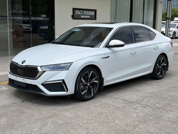 2023 Skoda Octavia IV (A8), белый, 2100000 рублей