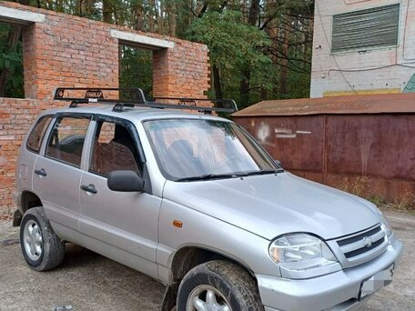 2004 Chevrolet Niva I, серебристый, 375000 рублей, вид 4