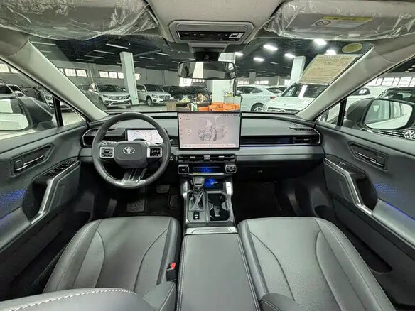 2026 Toyota RAV4 VI (XA60), белый, 4350000 рублей - вид 9
