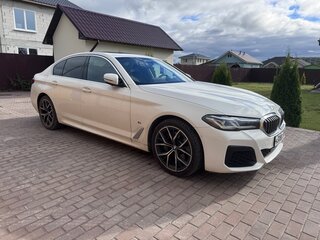 2021 BMW 5 серии 530e VII (G30/G31/G38) Рестайлинг, белый, 4900000 рублей, вид 2