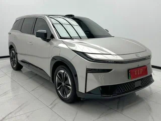 2025 Toyota bZ3X 58.3 kWh, серебристый, 2950000 рублей, вид 3