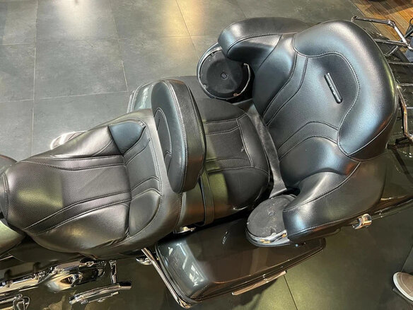 2015 Harley-Davidson CVO Road Glide, серый, 1700000 рублей - вид 1