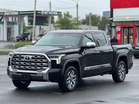 2024 Toyota Tundra Crew Max CrewMax III, чёрный, 8390000 рублей, вид 1