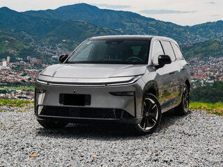 2026 Toyota bZ3X 58.3 kWh, серебристый, 3030000 рублей, вид 1